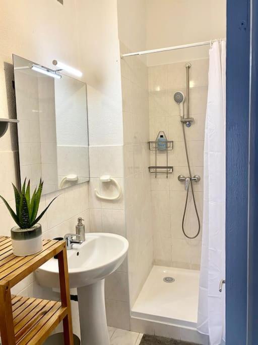Appartement Typique Nicois En Plein Centre Ville Nice Luaran gambar